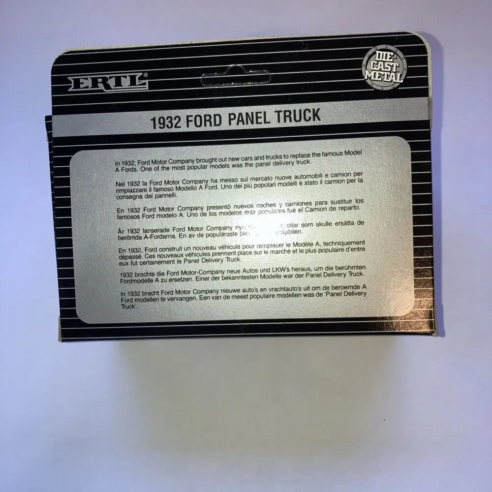 Ertl Classics '32 Ford Panel Delivery Daisy's Floral Gifts 1932 Truck 1/43 Scale